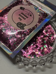 NAIL ART GLITTER NEW!! HALLOWEEN  ZOMBIE BRAINS 10G HOLOGRAPHIC BAG - Picture 1 of 1