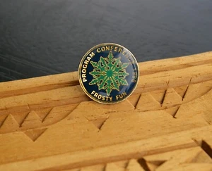 1996 Program Conference Frosty Fun 7/8" Gold Tone Metal & Enamel Pin Pinback - Picture 1 of 4
