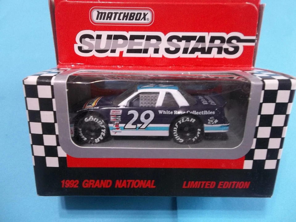 Matchbox Super Stars 1992 Grand National #29 rosa blanca coleccionables 1/64 sellado Foto 1 de 1