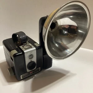 Old Vintage Kodak Brownie Hawkeye Camera And Flash - Picture 1 of 15