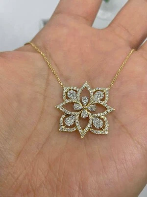 Colgante de flor de diamante de corte redondo VVS1 de 2,00 quilates con acabado de oro amarillo de 14 quilates cadena gratuita Foto 1 de 4