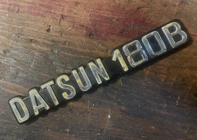 Datsun 180B Emblem  - Bild 1 von 2