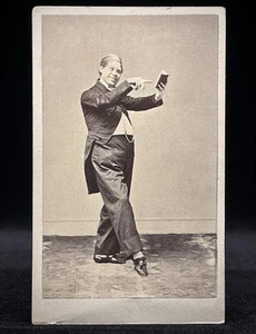 RARE CDV - ANIMATED ACTOR IDENTIFIED AS "STUART ROBSON" WITH AWESOME BACKMARK - Picture 1 of 2