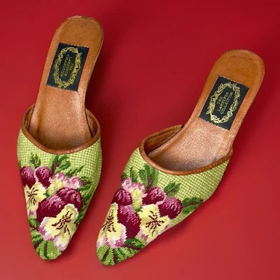 The Larkspur Collection Punta de Aguja Pensamiento Flor Cuero Borde Tacón Mules 7 S Foto 1 de 4