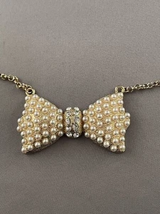 Halskette mit Anhänger mit Kunstperlen Strass goldfarben Fliege - Bild 1 von 6