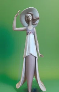 Lladró “Lady of Monaco" #6236 Figurine w/Box - EUC - Picture 1 of 1