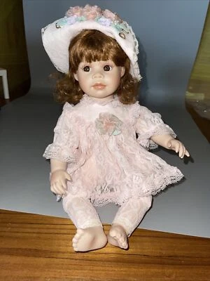 Muñeca Hamilton Collection Emily de Phyllis Parkins 9” tela de porcelana Foto 1 de 4