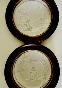 2 PIATTI Vintage 1976 Frankoma Ceramica Il Dono dell'Amore e della Pace sulla Terra NATALE - Foto 1 di 13