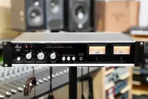 DBX 162 Stereo Compressor - Picture 1 of 2