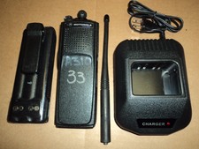 Motorola XTS5000 Model 1 VHF 136 174 MHZ Encryption P25 XTS KIT Charger battery