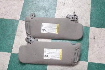 03-06 Escalade *WORN* Pewter Grey Overhead Roof Pair Sunvisor Sun Visor Shade OE Foto 1 de 4