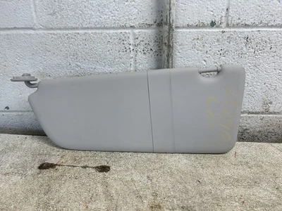 2021 MERCEDES BENZ METRIS 发球杆左侧灰色乙烯基遮阳板  — 第 1/3 张图片