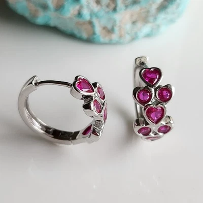 Pendientes de piedras preciosas de plata de ley 925 con racimo de rubí en corazón de 3/4"" de 3,5-4,5 mm Foto 1 de 3