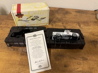 Matchbox-YRS06/B-M Santa Fe 1955 Ford 1:43 Pickup Truck Emergency Service - Image 1 of 4