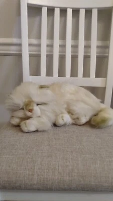 Peluche realista de gato persa de colección blanco acostado ojos dormidos cerrado Yomiko Russ Foto 1 de 4