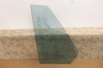 Nuevo de Lote Antiguo MAZDA LUCE 1500 1800 SU SV SEDÁN 1966-73 Cuarto Trasero Ventana  Foto 1 de 2