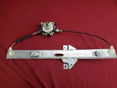 Regulador de ventana manual puerta trasera izquierda Saturn Vue 2002-2005 22623012 Foto 1 de 4