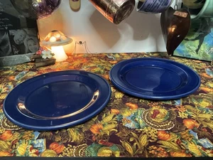 (2) Piatti piatti HENN di Roseville blu scuro 10" molto belli - Foto 1 di 6