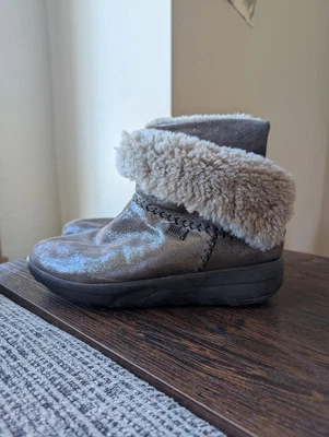 Bota Fitflop Mukluk Marrom Metálico Shorty Feminina 9 Shearling Inverno Botinha - Imagem 1 de 4