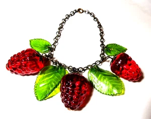Raro Increíble Collar Lucite De Colección Grande Bayas Rojas y Hojas Verdes CK IND Co 1968 - Imagen 1 de 8