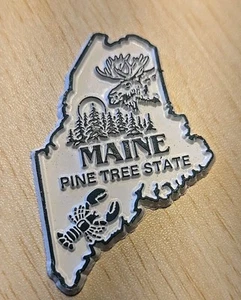 Vintage Maine The Pine Tree State Rubber Magnet State Map Magnetic Collectible - Picture 1 of 3