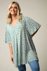 Yours Curve Women's Plus Size Heart Print Pleated Top - Picture 1 of 7