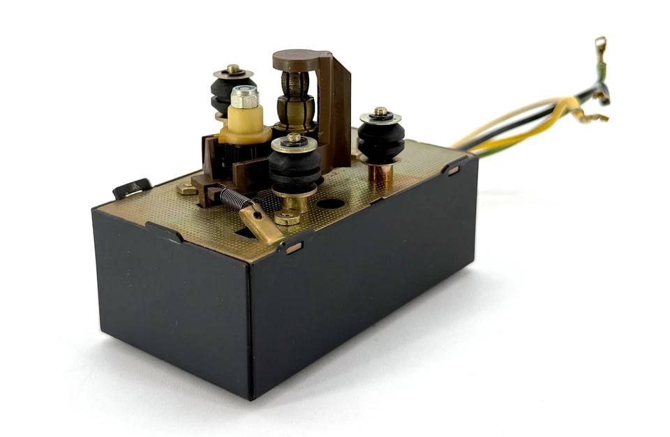 Dual 1257 Original Working SM100 Motor - Turntable Part - Image 1 of 1