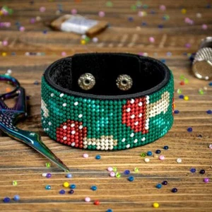 Zum Selbermachen Perlenstickset auf Kunstlederarmband - Bild 1 von 6