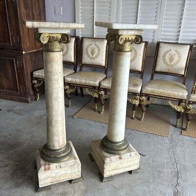 Par de enormes pedestales, columnas, circa 1880 estilo ónix francés LXV, bronce dorado Foto 1 de 4