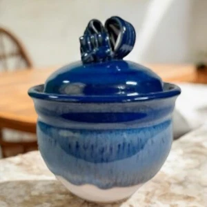 ARIA Studiokeramik 6" blau grau Glas mit Deckel von Aria Finch Roswell New Mexico - Bild 1 von 13