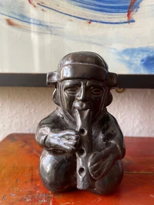 Flötenspieler Gefäß Figur Präkolumbischer Stil Mexiko schwarze Keramik Amerika - Bild 1 von 8