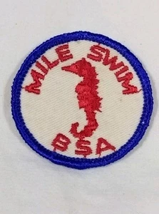 Parche bordado insignia natación Boy Scouts of America BSA Mile años 70 caballito de mar rojo - Imagen 1 de 4