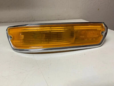 Lámpara de luz de señal de giro delantera izquierda BMW 1966 OEM K22704 Foto 1 de 4