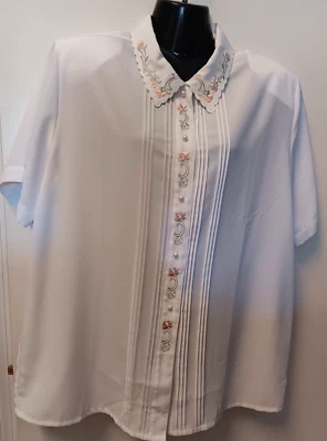 Manga corta bordada floral blanca abotonada años 80 con hombreras. Foto 1 de 4
