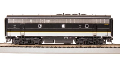Broadway Limited 8343 HO Scale Southern EMD F3B Tuxedo Scheme Diesel #4365 - Image 1 of 4