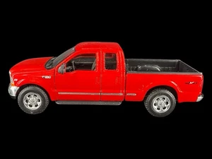 WELLY 1/24 Scale Red Truck Ford F-350 Super Duty Pick Up - Picture 1 of 8
