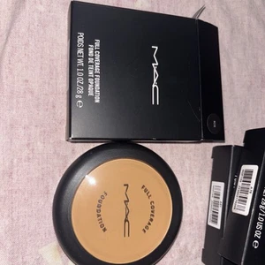 MAC NC30 Full Coverage Foundation NIB - Picture 1 of 4