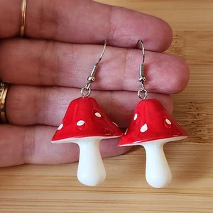 Mushroom Earrings Red White Polka Dot Caps Dangling Silvertone Novelty Jewelry - Bild 1 von 5