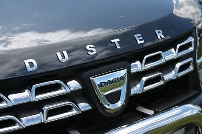 LAMPA SCRITTA DUSTER CON BIADESIVO 3M - CROMATA - PER ANTERIORE - DACIA - 3D