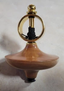 Anillo de metal con cuerda de tracción superior de madera - Imagen 1 de 3