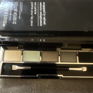 Avon Wrapped In Velvet Eye Palette - VELVET SMOKE New Discontinued - Picture 1 of 3