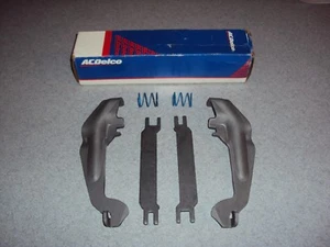  Puntal de freno de estacionamiento y brazo de palanca Chevelle SS GTO Lemans Cutlass 442 GM NOS - Imagen 1 de 1