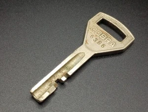 ---Vtg Greenwald GI Cobra 6366 laundry vending coin box key - Picture 1 of 6