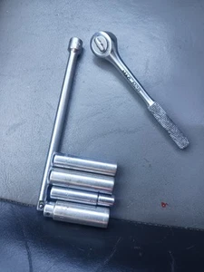 Mac Tools M2R 1/4" Drive Ratchet With Extention & 4 Deep Well Sockets M6E M86 - Bild 1 von 16