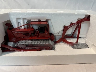 International IH TD-24 Crawler Tractor 1:25 w/ Isaacson Karry Arch DieCast NIB - Image 1 of 3