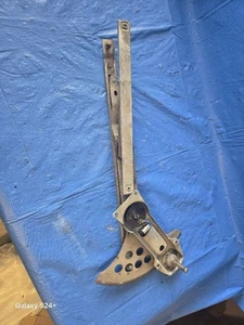 95-03 04 05 CAVALIER RIGHT FRT MANUAL WINDOW REGULATOR 2 DOOR 93739 - Picture 1 of 2
