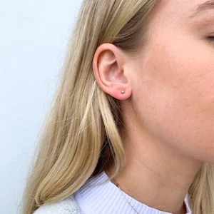 9ct Yellow gold ball stud earrings - Picture 1 of 6