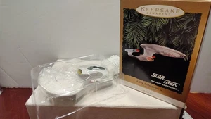 1993 Hallmark Star Trek The Next Generation U.S.S. Enterprise Ornament - Picture 1 of 6