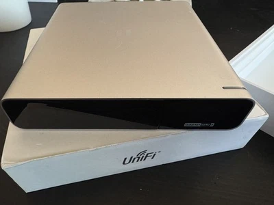 Dispositivo de red de paquetes Ubiquiti UniFi Cloud Key Gen2 Plus - UCK-G2-PLUS Foto 1 de 2