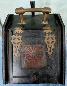 ANTIGUO HOGAR DE MADERA TALLADA Y LATÓN CARBÓN HOD/SCUTTLE CENICERO CON CUCHARA - Imagen 1 de 10